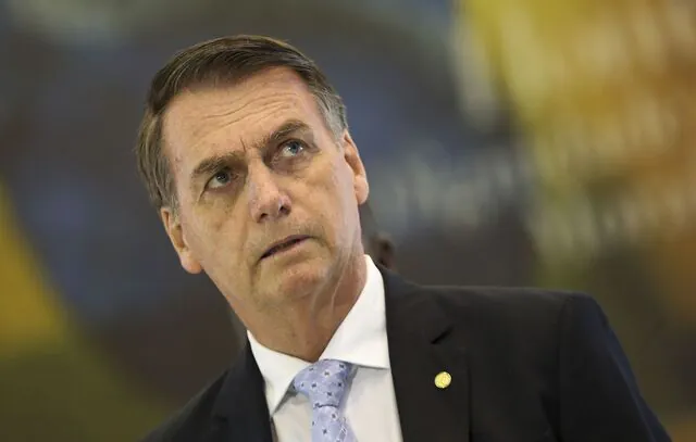 Bolsonaro teria tomado 3 doses de vacina contra covid