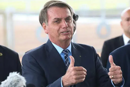 ‘Toma lá dá cá’: Bolsonaro afirma que atendeu a alguns partidos e trocou cargos