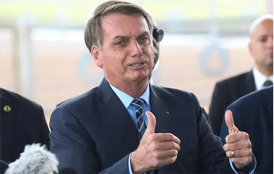 ‘Toma lá dá cá’: Bolsonaro afirma que atendeu a alguns partidos e trocou cargos