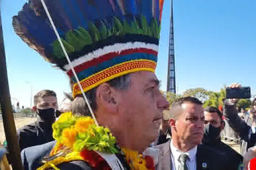 Bolsonaro se encontra com presidente da Funai e lideranças indígenas