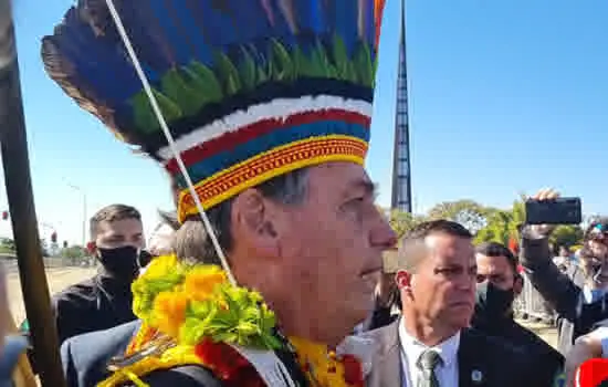 Bolsonaro se encontra com presidente da Funai e lideranças indígenas