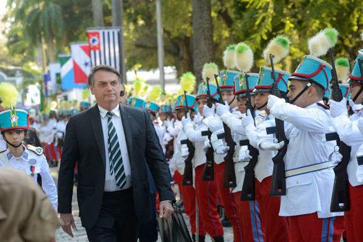 Bolsonaro diz que a meta é implantar um colégio militar em cada capital