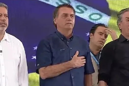 Ao lado de Collor e Lira, Bolsonaro confirma aumento do Auxílio Brasil