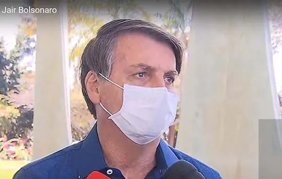 Bolsonaro afirma que está com covid-19