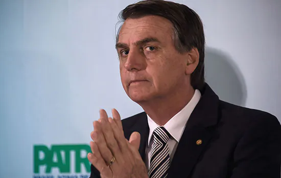 Especialistas veem  manobra política de Bolsonaro