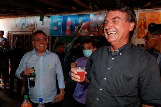 COMPRA DE VACINA CHINESA: Paulistanos reprovam veto de Bolsonaro