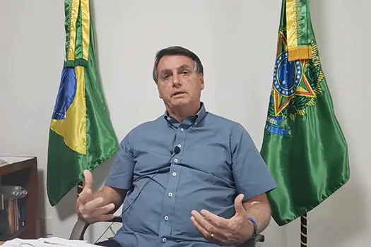 Em entrevista, Bolsonaro afirma que está muito bem e que fará novo exame