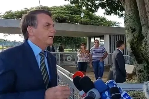 ‘Não vão botar no meu colo essa conta’, diz Bolsonaro sobre mortes pela covid-19