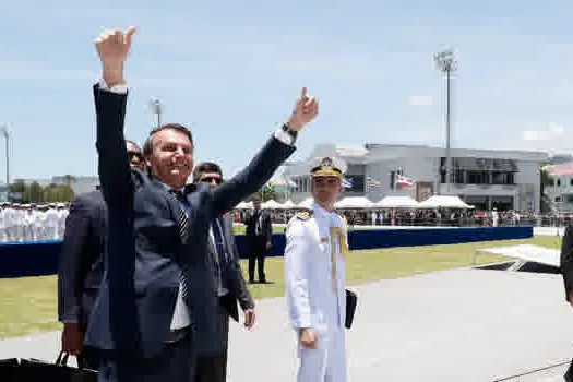 Melhora da economia interrompe perda de popularidade de Bolsonaro, diz Datafolha