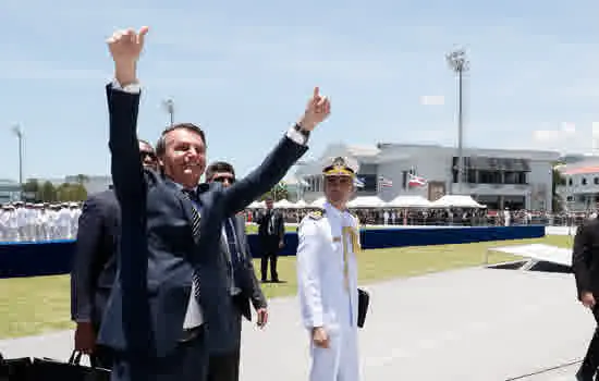 Melhora da economia interrompe perda de popularidade de Bolsonaro