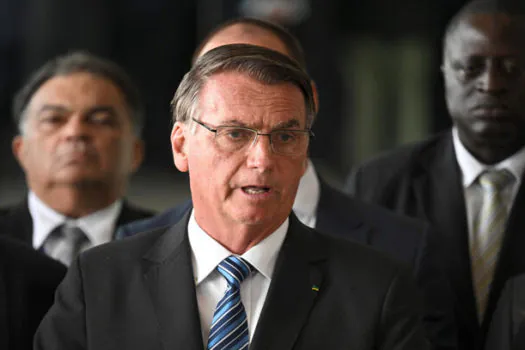 Bolsonaro reconhece inelegibilidade e diz que País ‘caminha para ditadura’