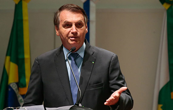 Desvalorização da moeda se deve a fatores externos, diz Bolsonaro