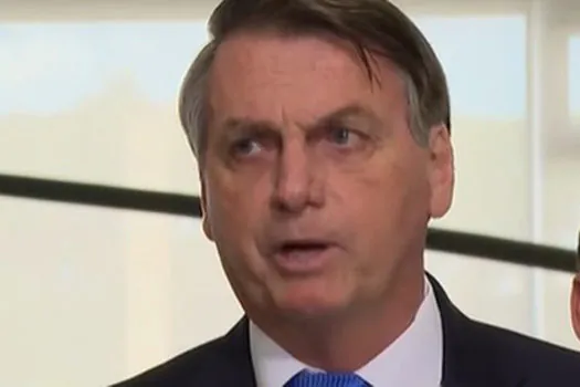 Na contramão do novo ministro, Bolsonaro volta a defender tratamento precoce