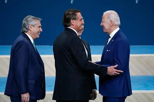 Bolsonaro nega que tenha pedido ajuda a Biden para vencer as eleições