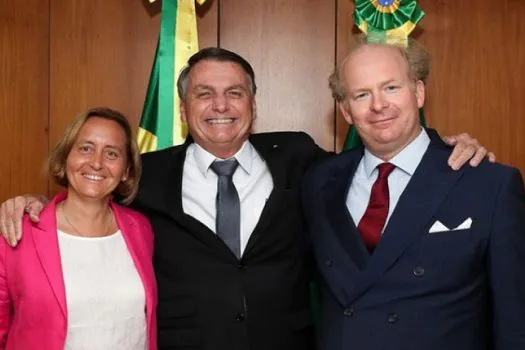 Bolsonaro se reúne com deputada alemã investigada por propagar ideias neonazistas