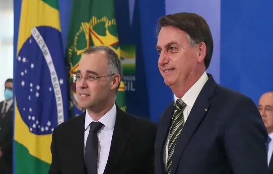 Bolsonaro diz esperar sabatina de Mendonça no Senado nos próximos dias