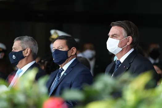 Bolsonaro escala Mourão para ajudar Igreja Universal