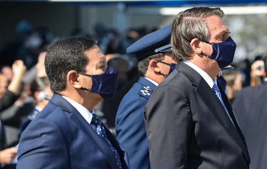 Bolsonaro afirma que Mourão ‘por vezes’ atrapalha governo