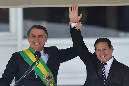 TSE mantém chapa Bolsonaro-Mourão; disparo de notícia falsa será abuso de poder