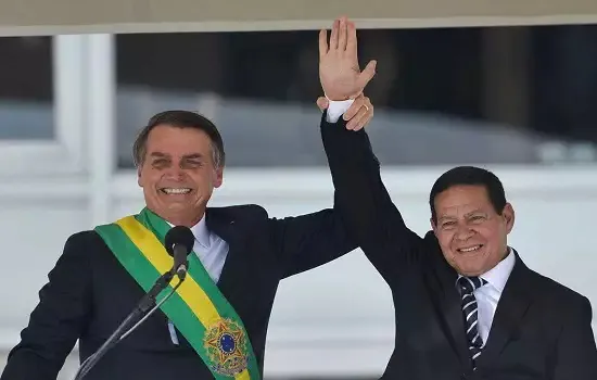 TSE mantém chapa Bolsonaro-Mourão; disparo de notícia falsa será abuso de poder