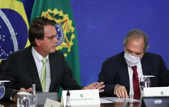 Bolsonaro diz achar que reformas administrativa e tributária saem este ano