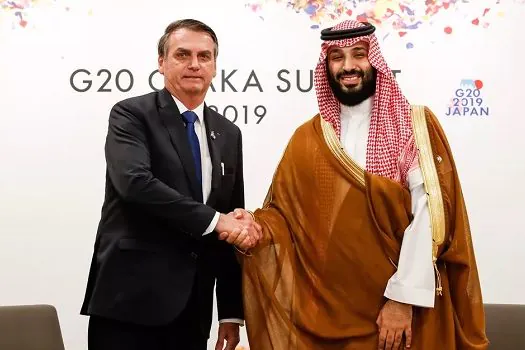 Bolsonaro convida polêmico príncipe saudita para visita em março