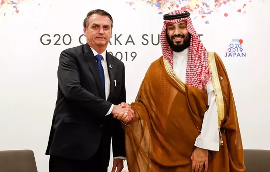 Bolsonaro convida polêmico príncipe saudita para visita em março