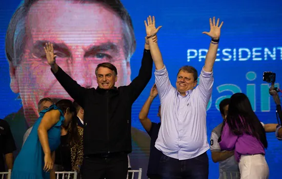 Bolsonaro e Tarcísio de Freitas participam de agenda com pastores em SP