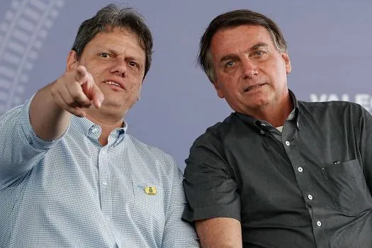 Bolsonaro transforma cerimônia em palanque para Tarcísio