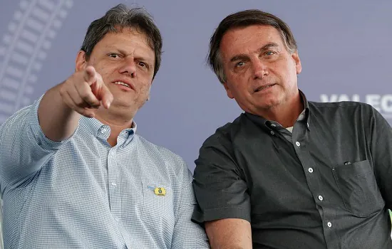 Bolsonaro transforma cerimônia em palanque para Tarcísio