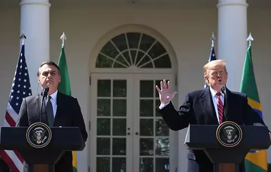 Bolsonaro diz que convidou Trump para encontro antes das eleições no Brasil