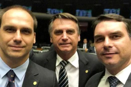 Facebook derruba rede de fake news ligada ao PSL e à família Bolsonaro