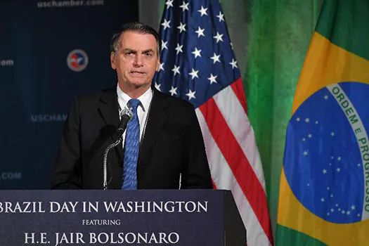 Bolsonaro diz contar com capacidade bélica dos EUA para ‘libertar Venezuela’