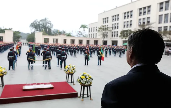 Bolsonaro participa de evento em Academia Militar no sul fluminense