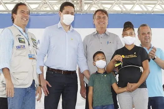 Bolsonaro entrega moradias no Ceará e diz que evento ‘não é de campanha’