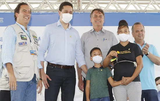 Bolsonaro entrega moradias no Ceará e diz que evento ‘não é de campanha’