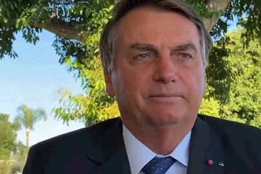 Bolsonaro diz que ‘tratoraço’ é invenção e chama jornalistas de ‘canalhas’