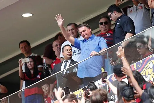 Bolsonaro vai a jogo entre Flamengo e Botafogo em Brasília