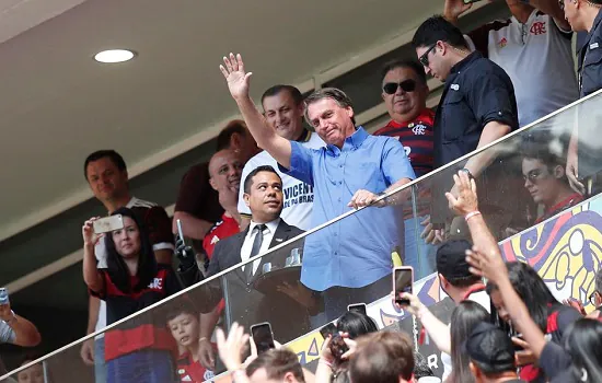 Bolsonaro vai a jogo entre Flamengo e Botafogo em Brasília