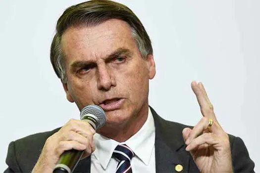 ‘Não está na hora de termos um ministro do STF evangélico?’, pergunta Bolsonaro