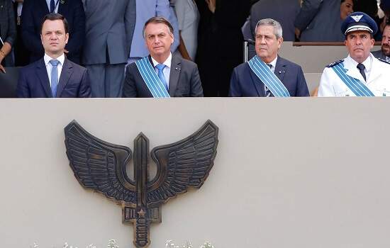 Bolsonaro participa da comemoração do Dia do Aviador e da FAB