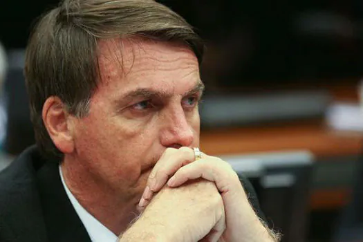 Bolsonaro promete anúncio de novo ministro da Educação nesta sexta