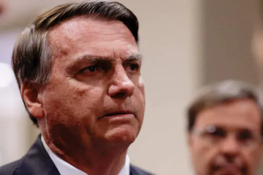 Fake news: Bolsonaro diz que vacinas têm grafeno que se acumula no testículo