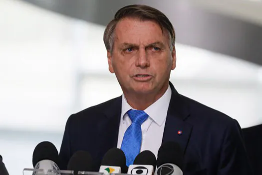 Bolsonaro critica lockdown e diz que governo não consegue pagar auxílio maior