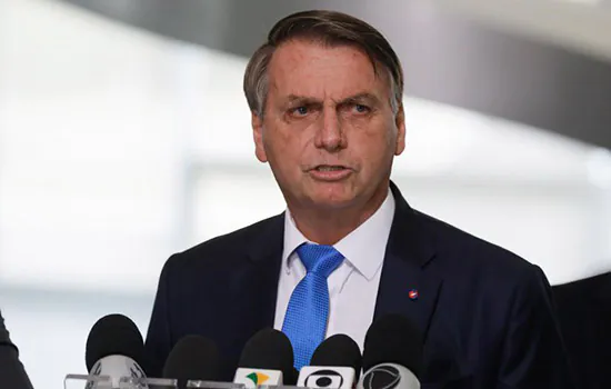 Bolsonaro critica lockdown e diz que governo não consegue pagar auxílio maior