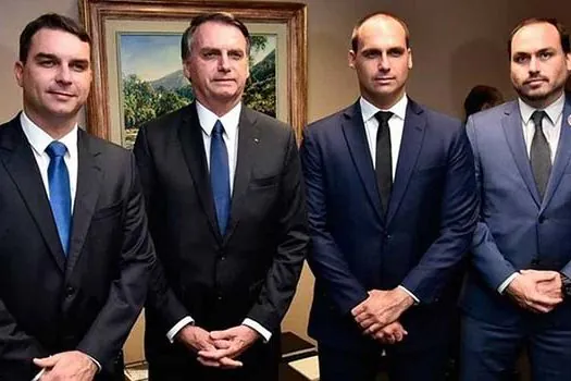 Facebook derruba rede ligada ao clã Bolsonaro