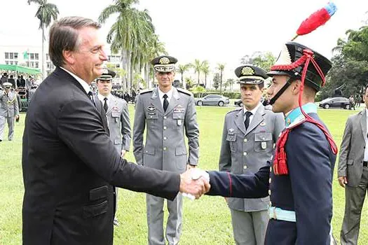 Bolsonaro participa de formatura na Aman