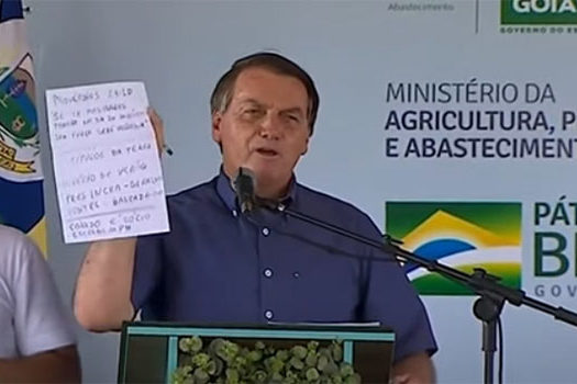 ‘Parabéns a vocês que não se mostraram frouxos’, diz Bolsonaro citando covid-19