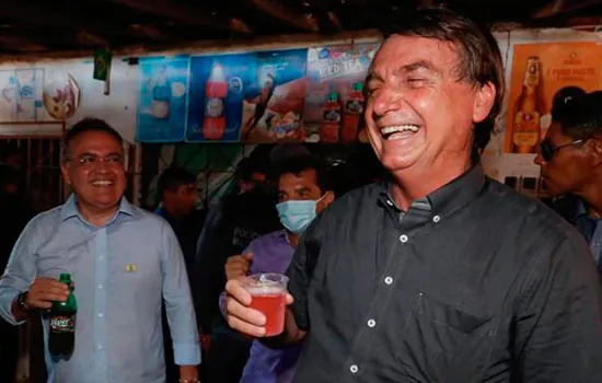 Bolsonaro pede desculpas por fala preconceituosa após tomar guaraná no Maranhão