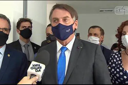 Após 2 dias, Bolsonaro diz lamentar 500 mil óbitos e defende tratamento precoce